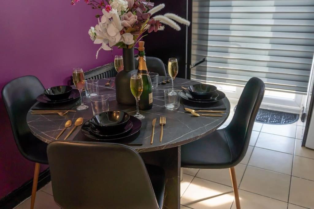 Beautiful House Off-Road Free Parking Villa Farnworth Exteriör bild