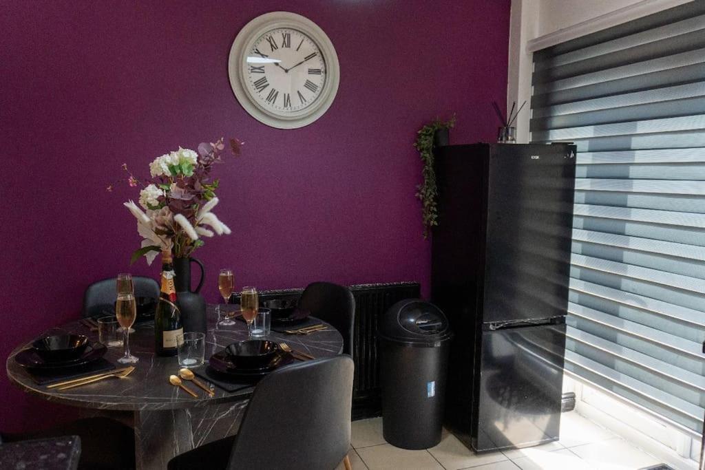 Beautiful House Off-Road Free Parking Villa Farnworth Exteriör bild