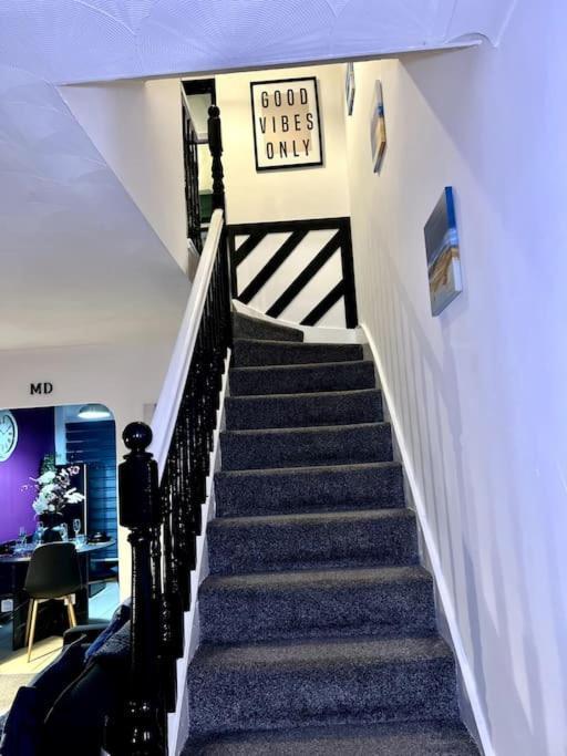 Beautiful House Off-Road Free Parking Villa Farnworth Exteriör bild