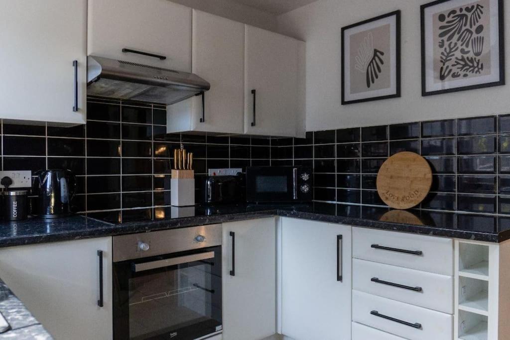 Beautiful House Off-Road Free Parking Villa Farnworth Exteriör bild