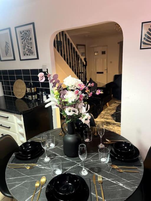 Beautiful House Off-Road Free Parking Villa Farnworth Exteriör bild